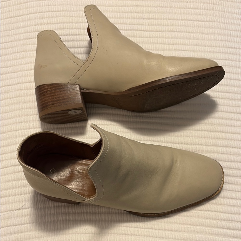 Seychelles Cream Mules with Streamlined Design